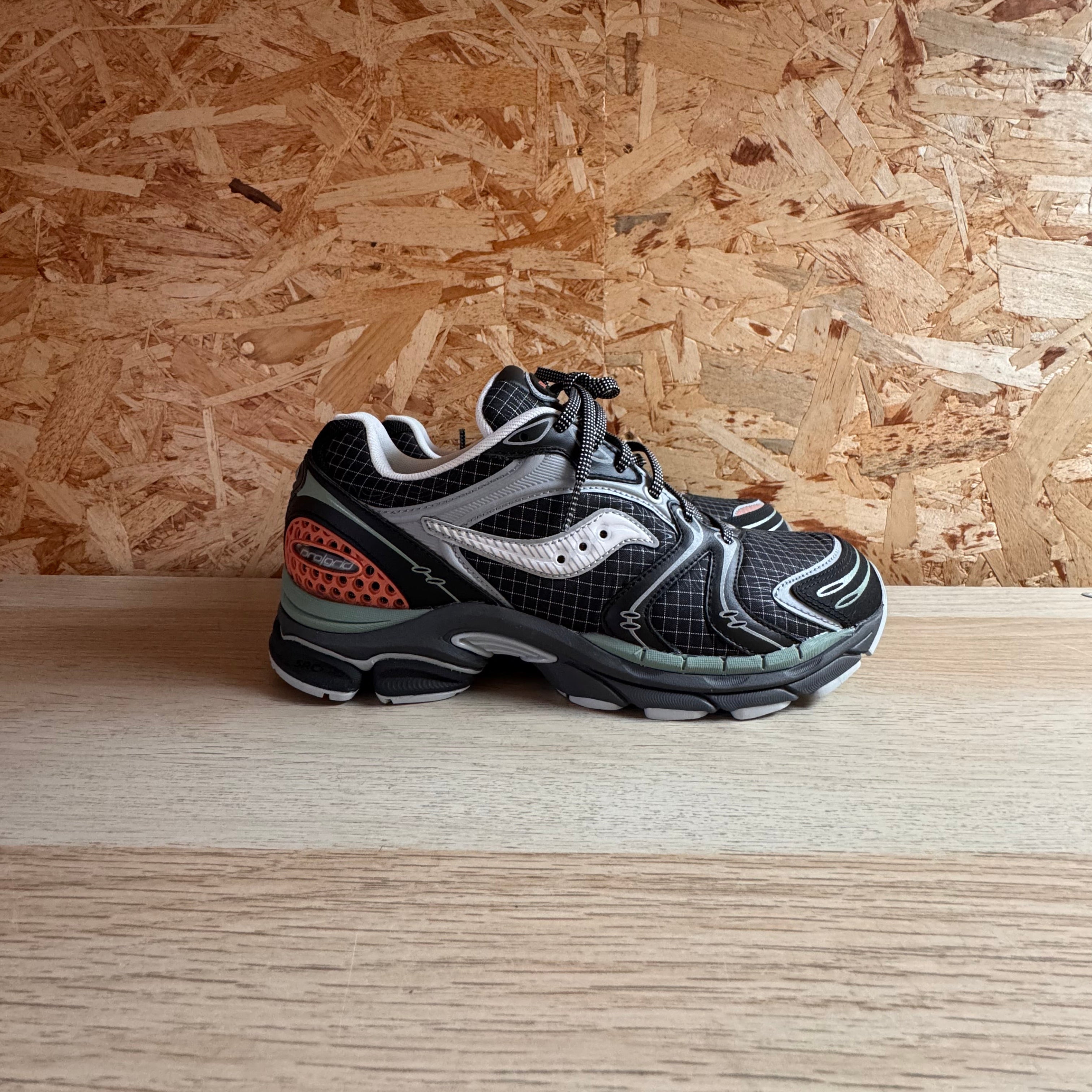SAUCONY TRIUMPH 4