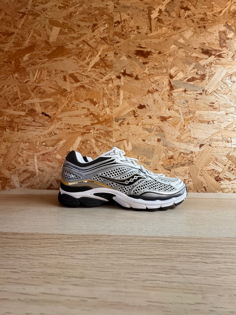 SAUCONY PROGRID OMNI 9