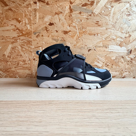 NIKE AIR TRAINER HUARACHE