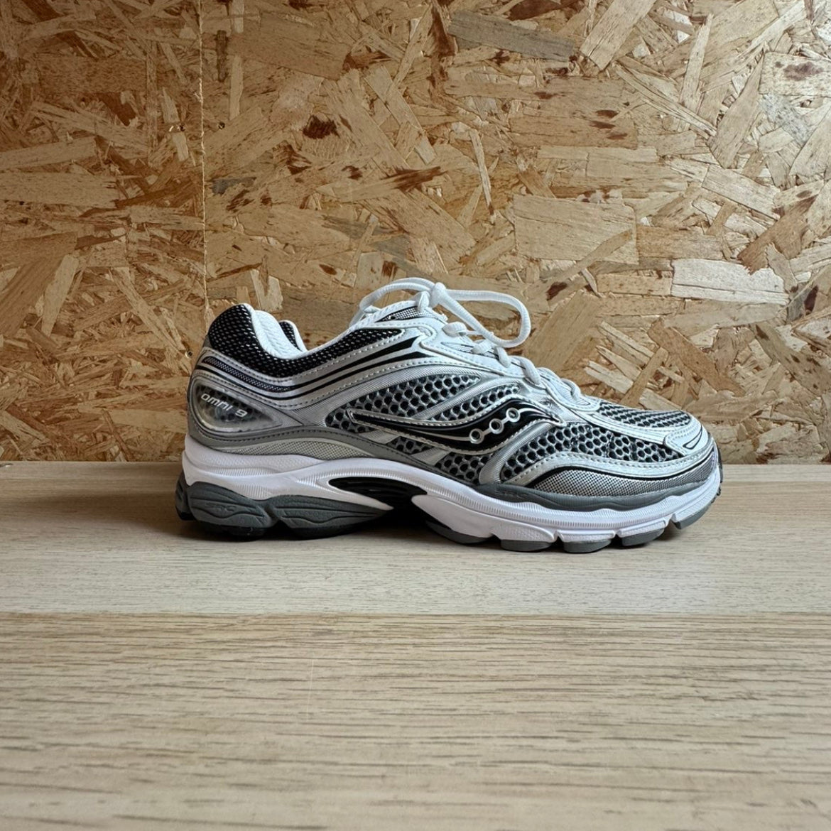 SAUCONY PROGRID OMNI 9