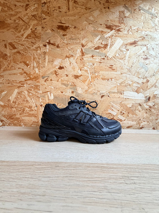 NEW BALANCE 1906R
