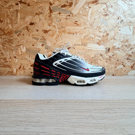 NIKE AIR MAX PLUS 3