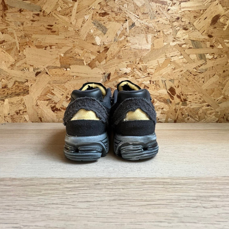 NEW BALANCE 2002R