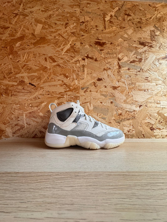 JORDAN WMNS JUMPMAN TWO TREY