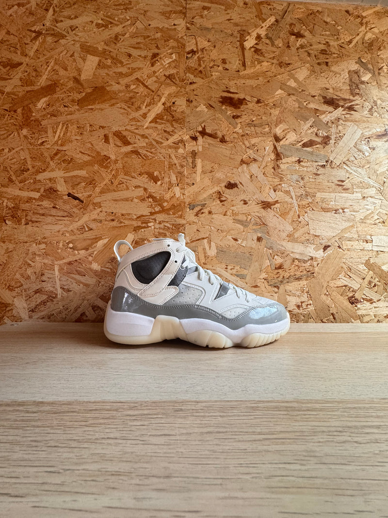 JORDAN WMNS JUMPMAN TWO TREY