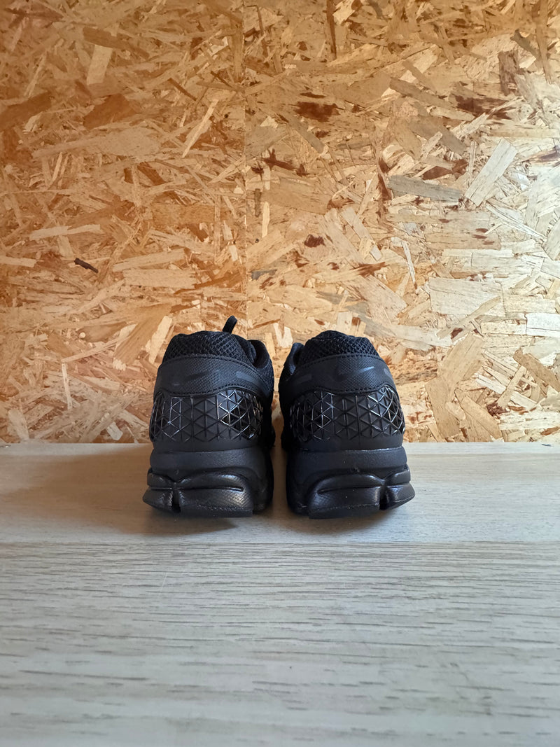 NIKE ZOOM VOMERO 5
