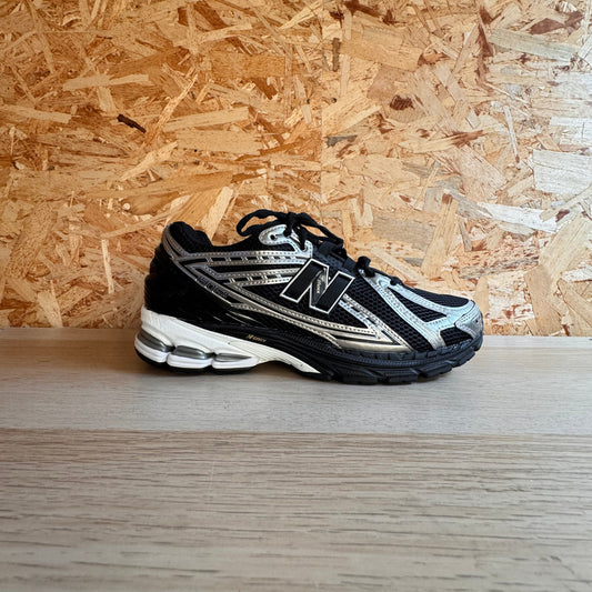 NEW BALANCE 1906R