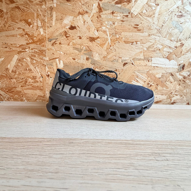 ON CLOUDMONSTER LUMOS