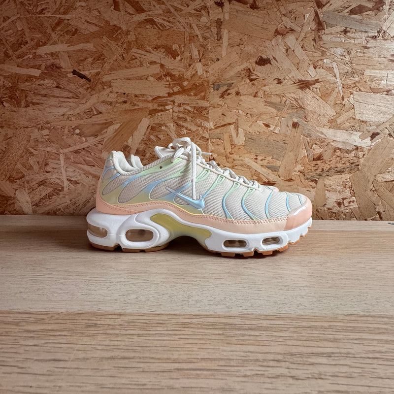 NIKE AIR MAX PLUS