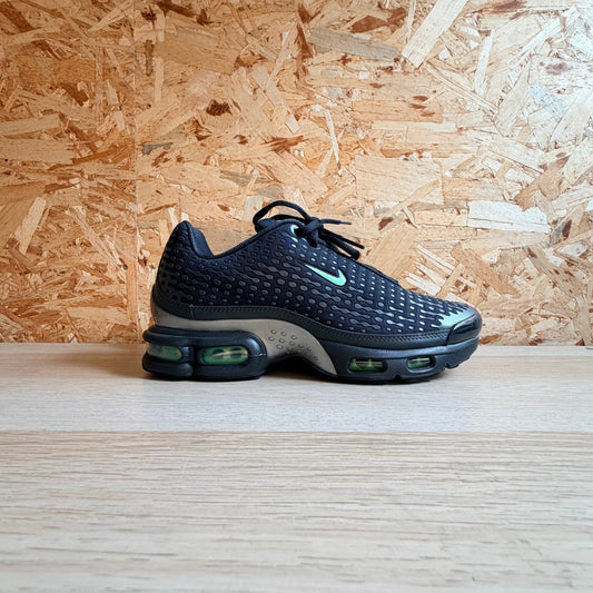 NIKE AIR MAX PLUS VII