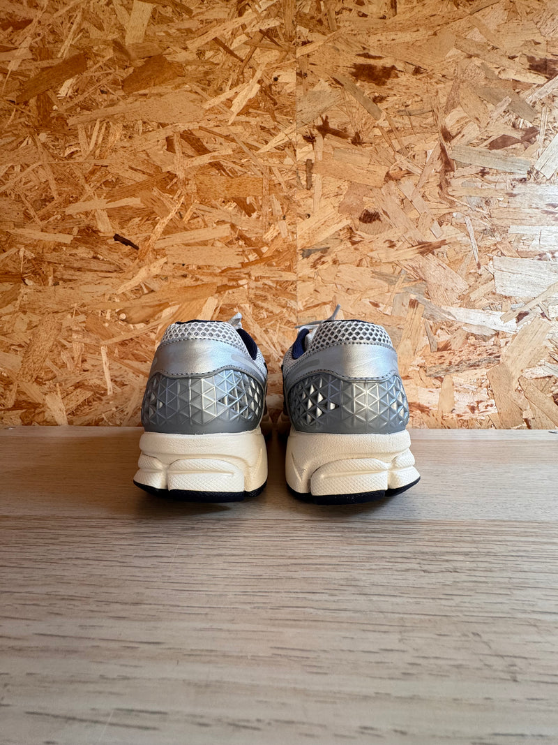 NIKE ZOOM VOMERO 5