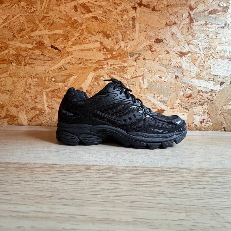 SAUCONY  PROGRID OMNI 9