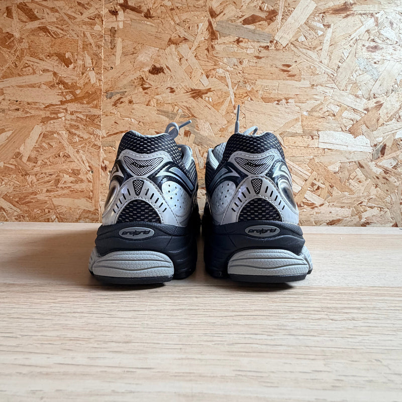 SAUCONY PROGRID OMNI 9