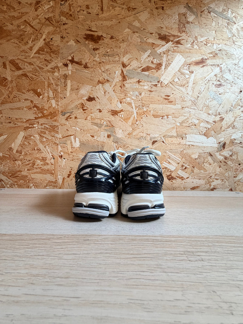 NEW BALANCE 1906R