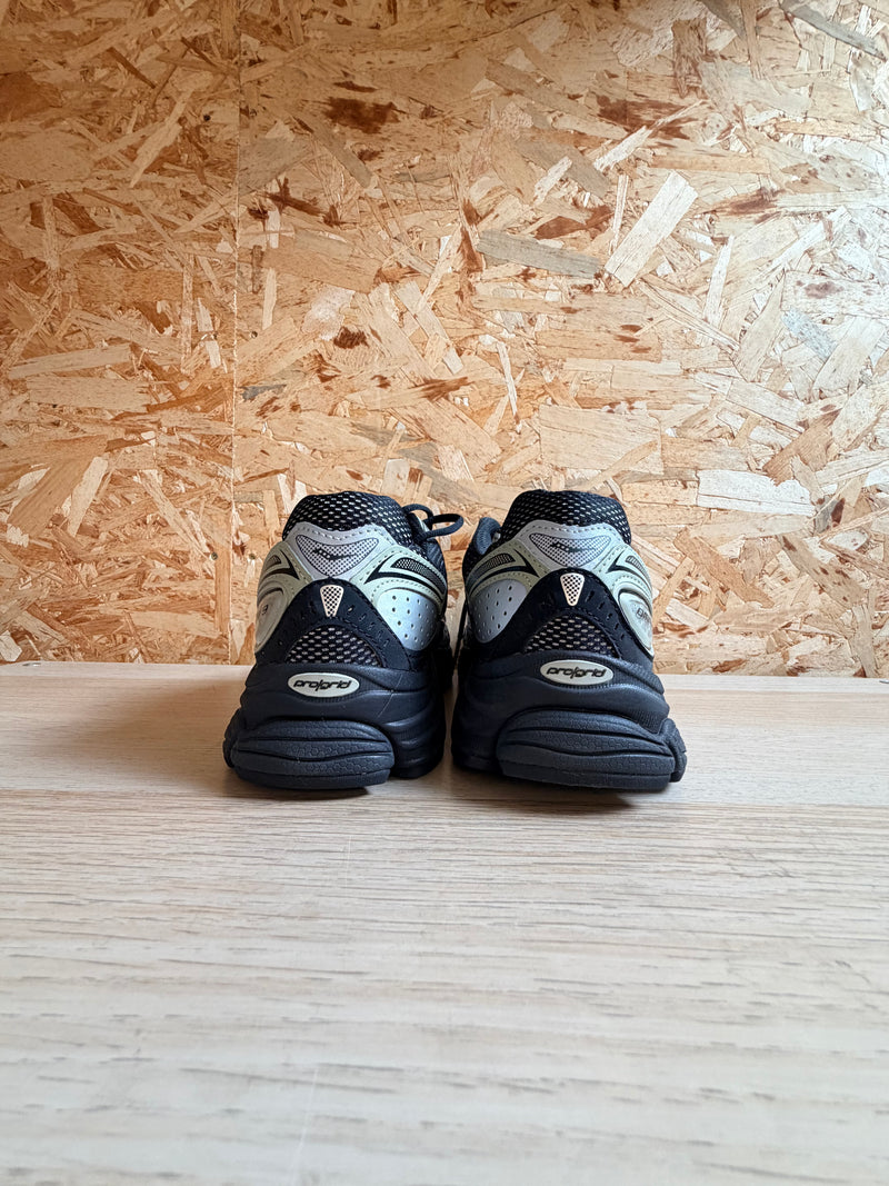 SAUCONY PROGRID OMNI 9