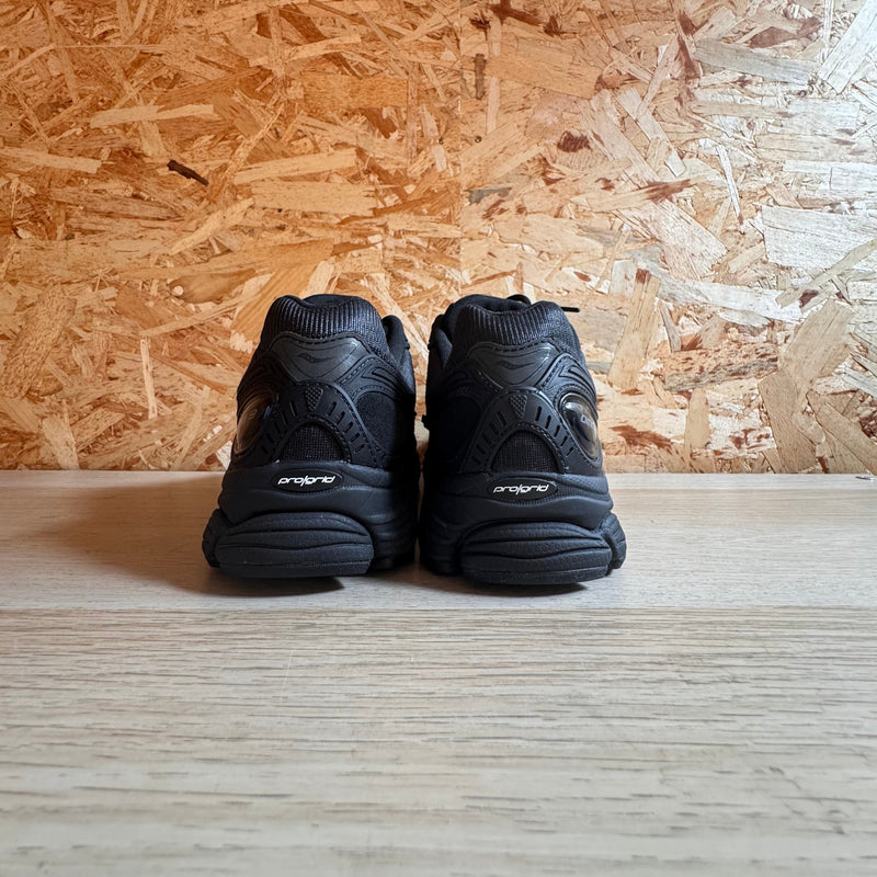 SAUCONY  PROGRID OMNI 9