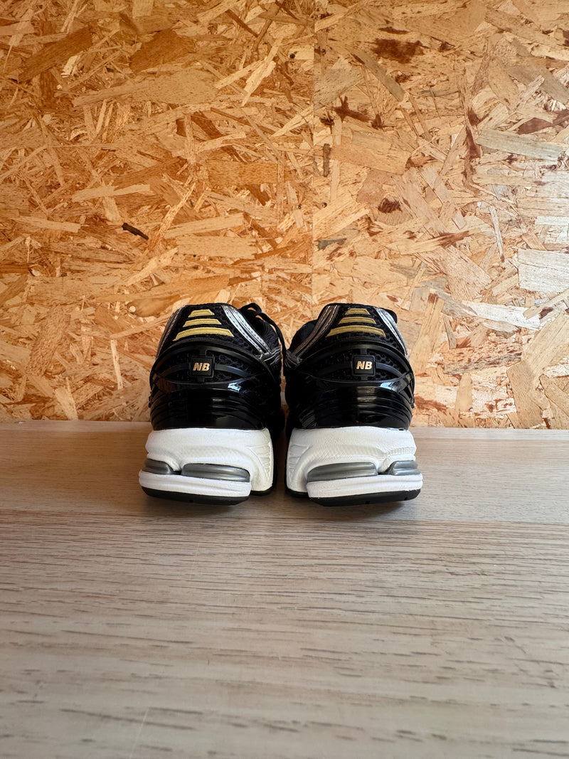 NEW BALANCE 1906R