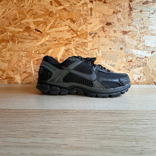 NIKE ZOOM VOMERO 5