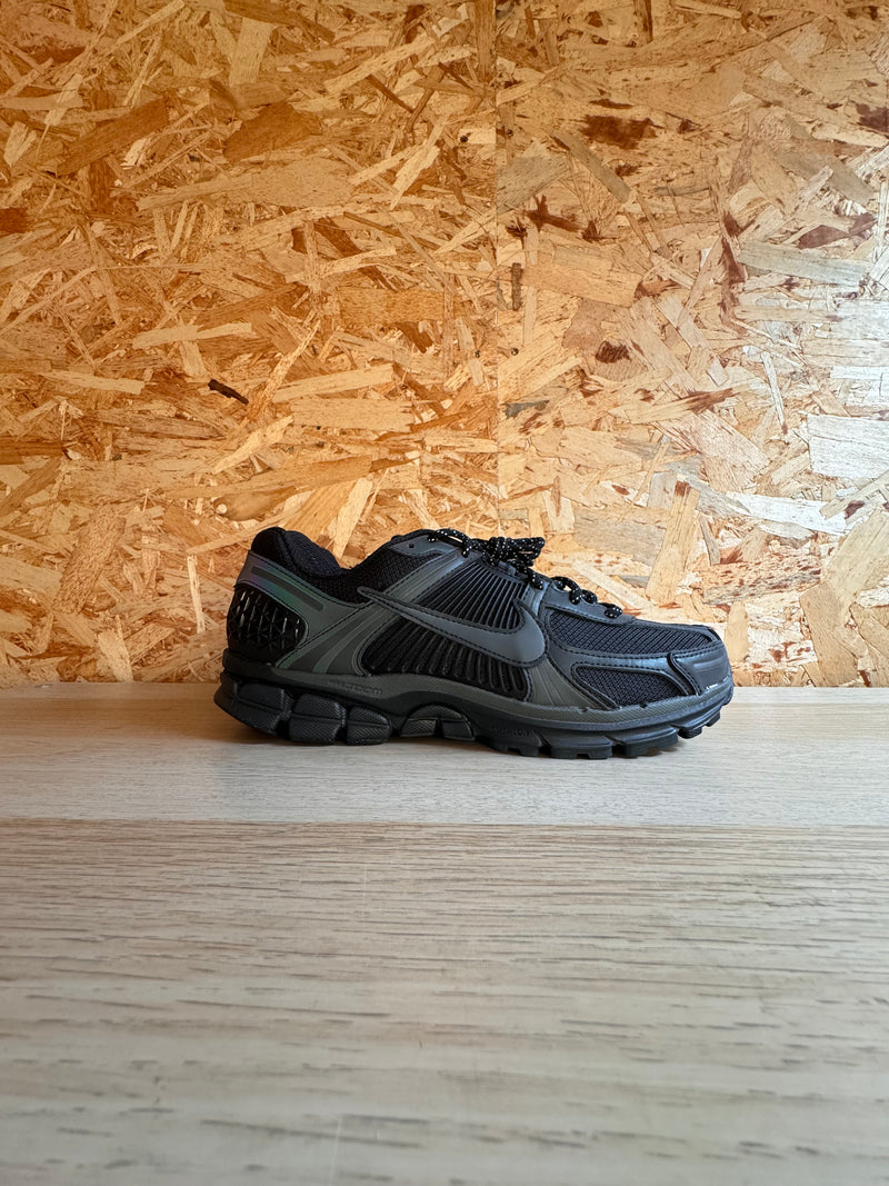 NIKE ZOOM VOMERO 5