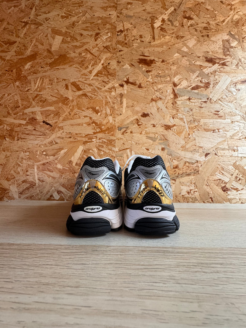 SAUCONY PROGRID OMNI 9
