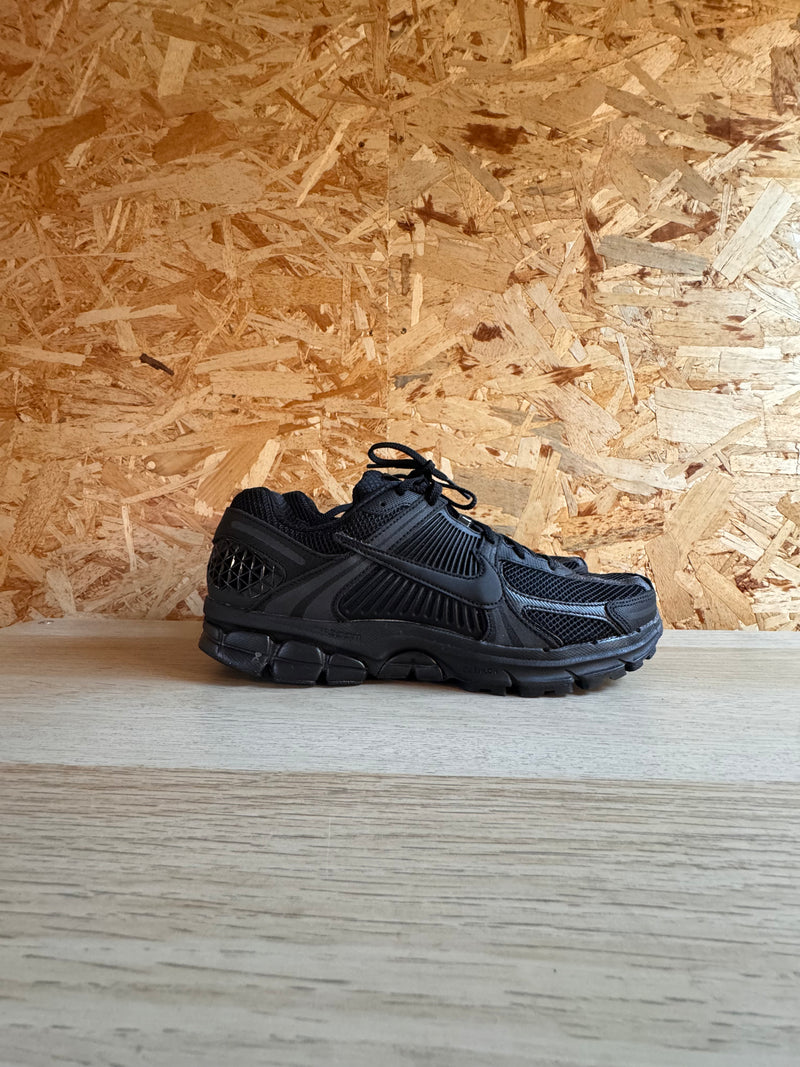NIKE ZOOM VOMERO 5