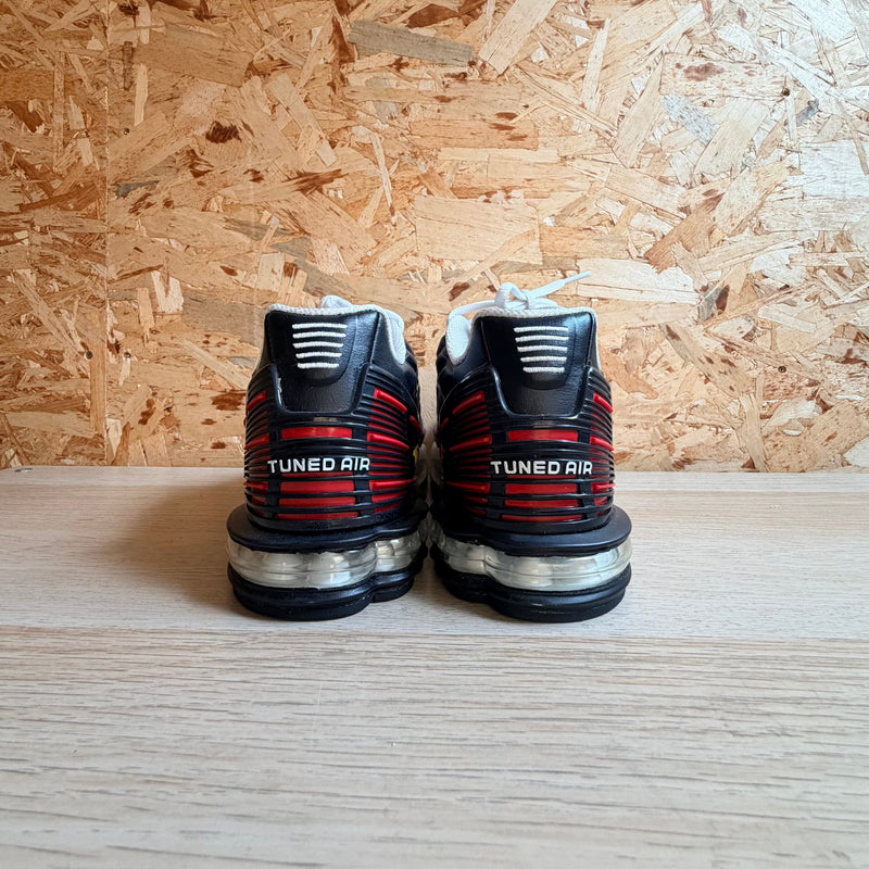 NIKE AIR MAX PLUS 3
