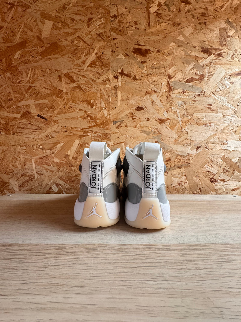 JORDAN WMNS JUMPMAN TWO TREY