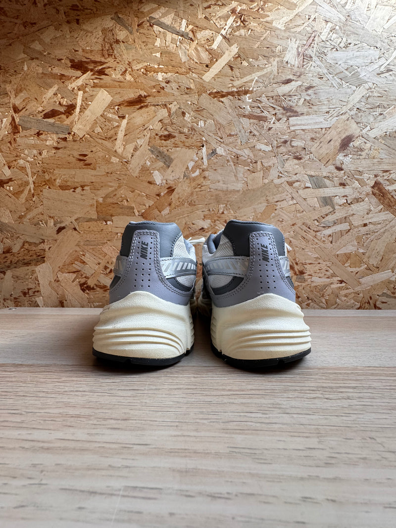 NIKE INITIATOR