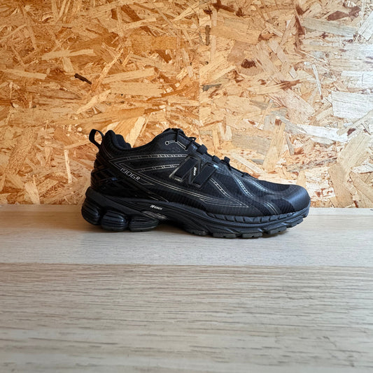 NEW BALANCE 1906R
