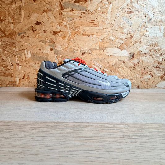 NIKE AIR MAX PLUS 3