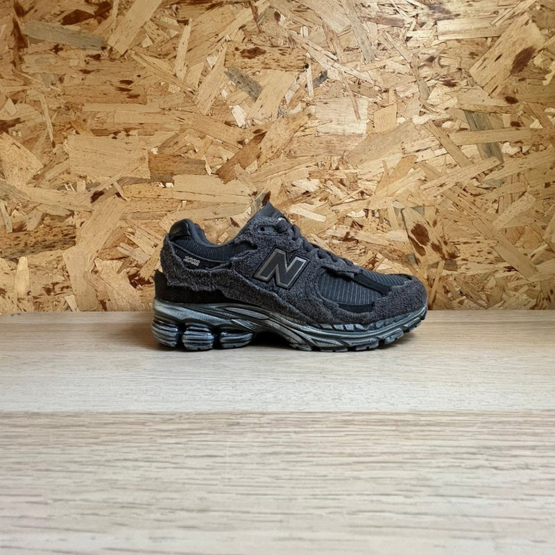 NEW BALANCE 2002R