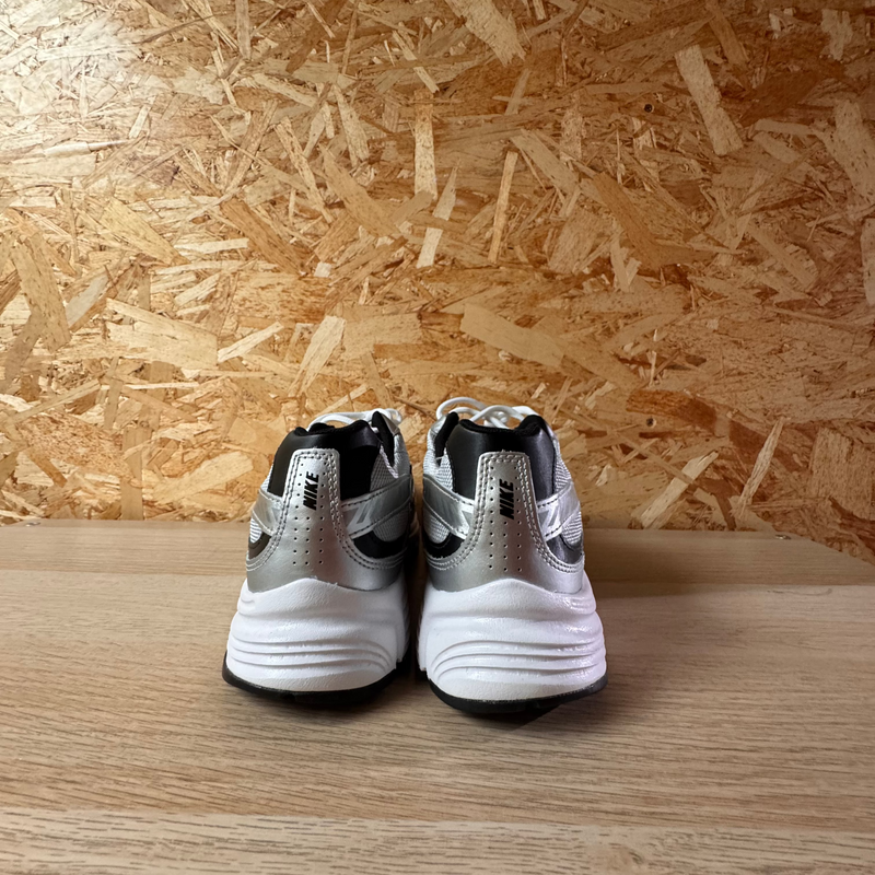 NIKE INITIATOR